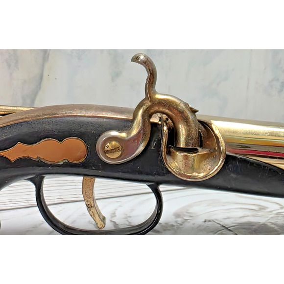 Gun Pistol Lighter Flintlock Table Lighter Cigarette, Novelty with Wood Stand - Picture 6 of 15